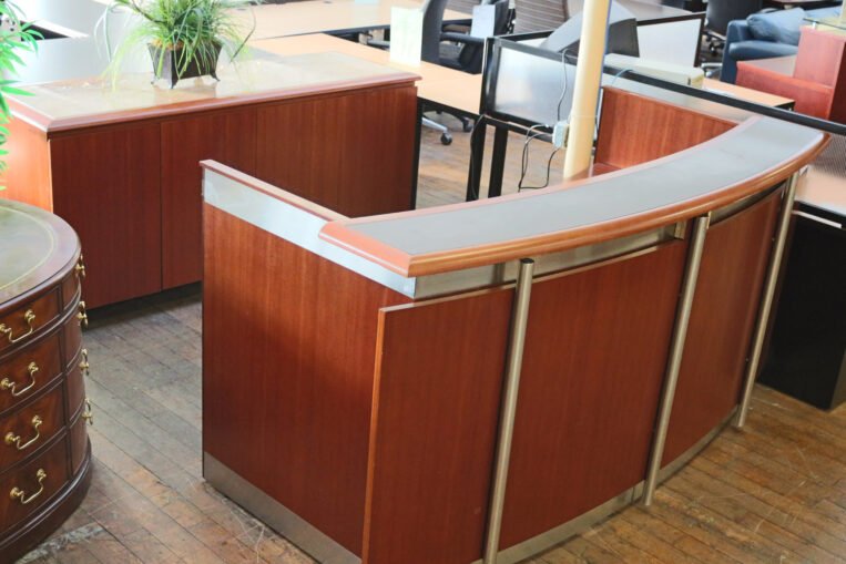 Wall Goldfinger Cherry Arc Reception Desk
