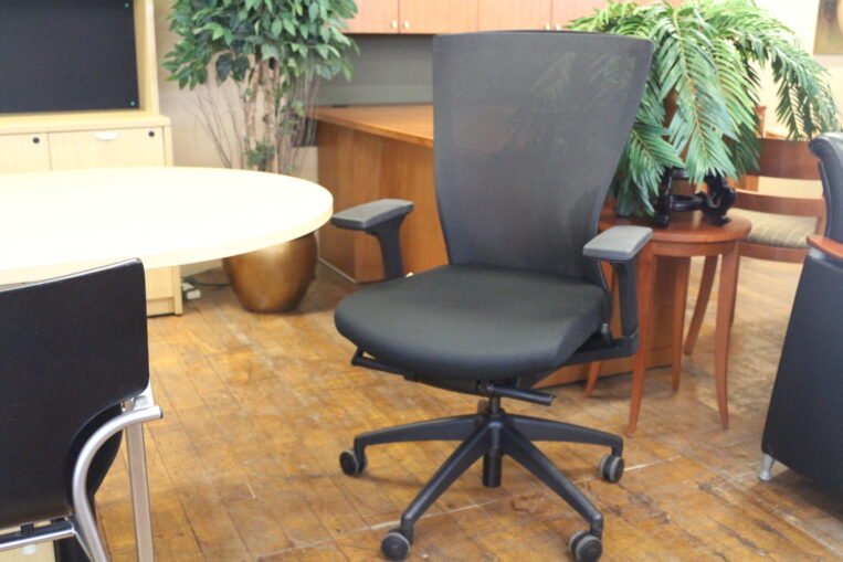 Radius Chair