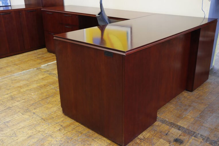 Paoli Medium Cherry L-Desk