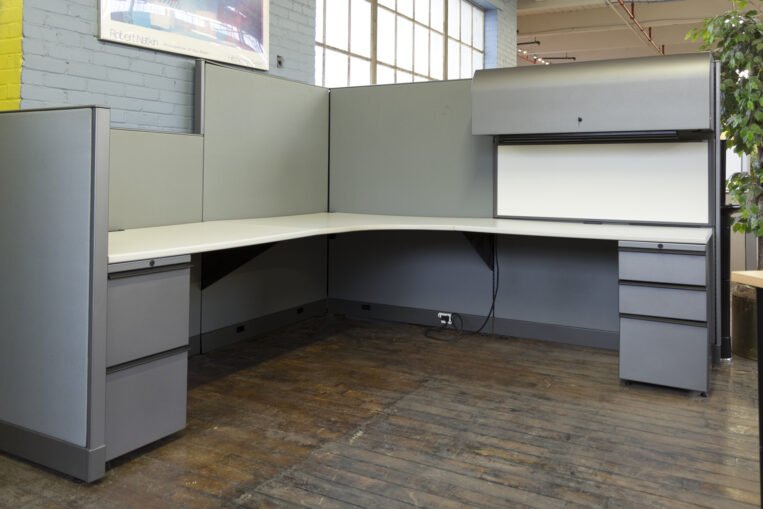 Knoll Morrison 8' x 8' Workstation / Cubicles