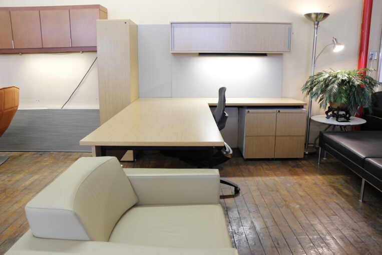 Knoll Antenna Executive Office Suites