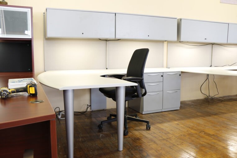 Kimball Harpers 6' x 8' Modular L-Desks