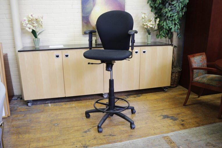 34" Black Task Stool