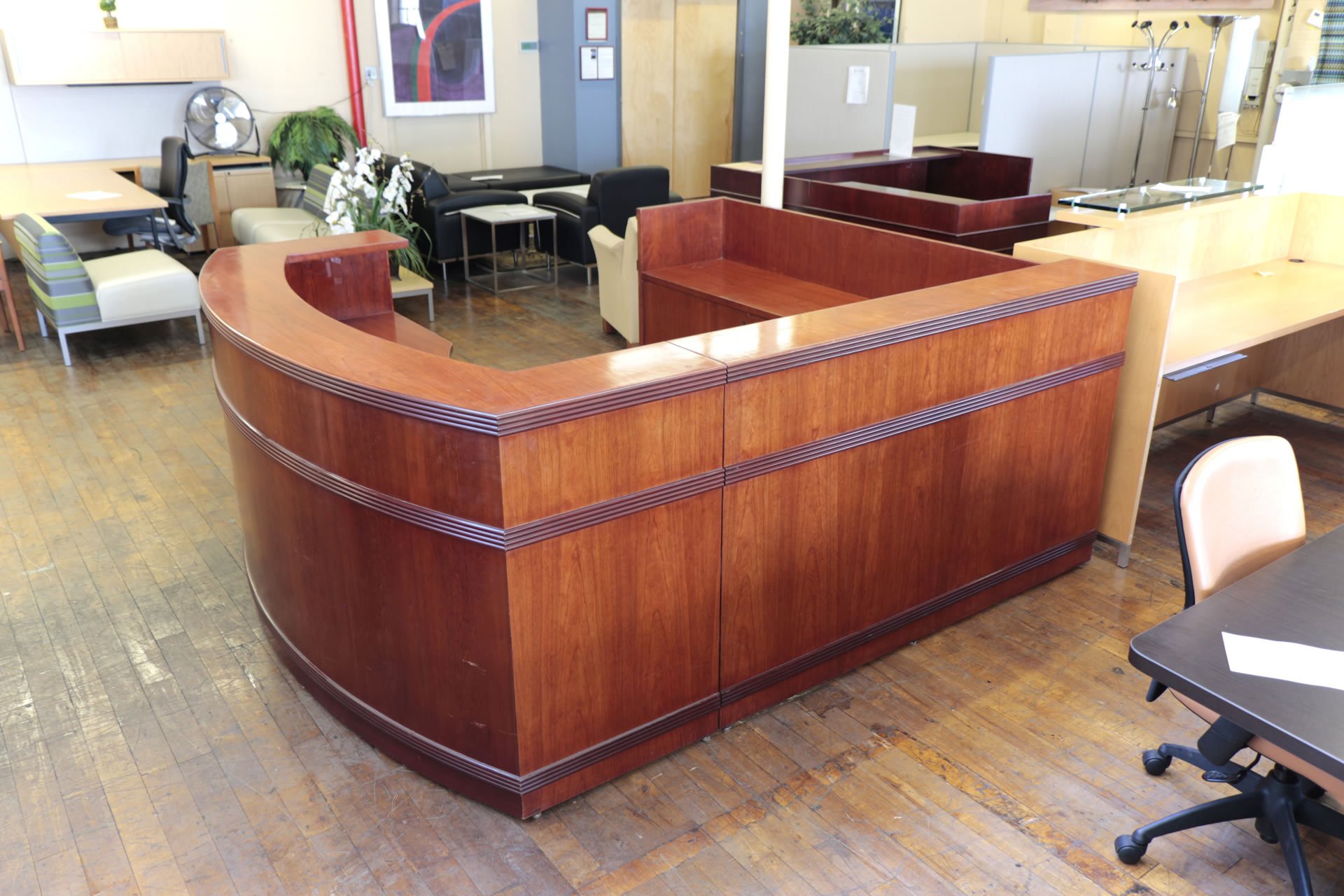 Arnold Regent Mahogany 7′ x 8.5′ U-Shaped Reception Desk