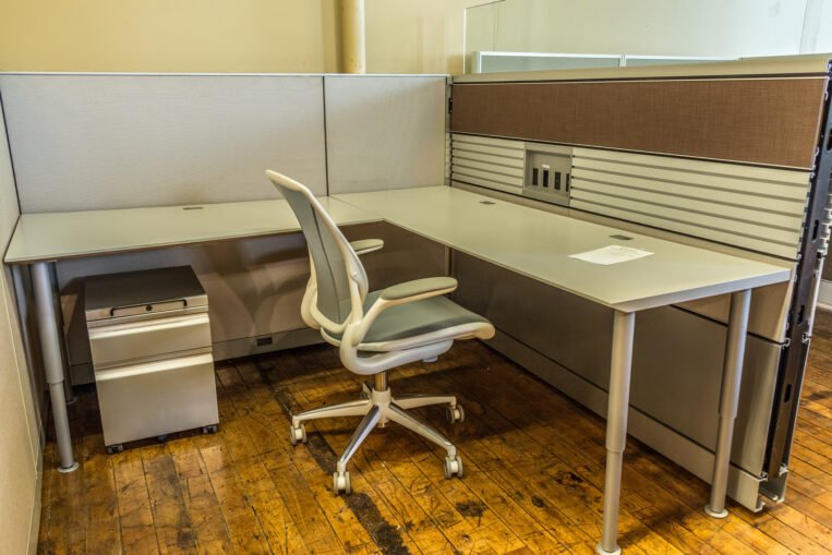 Knoll AutoStrada 6' x 6' Cubicles
