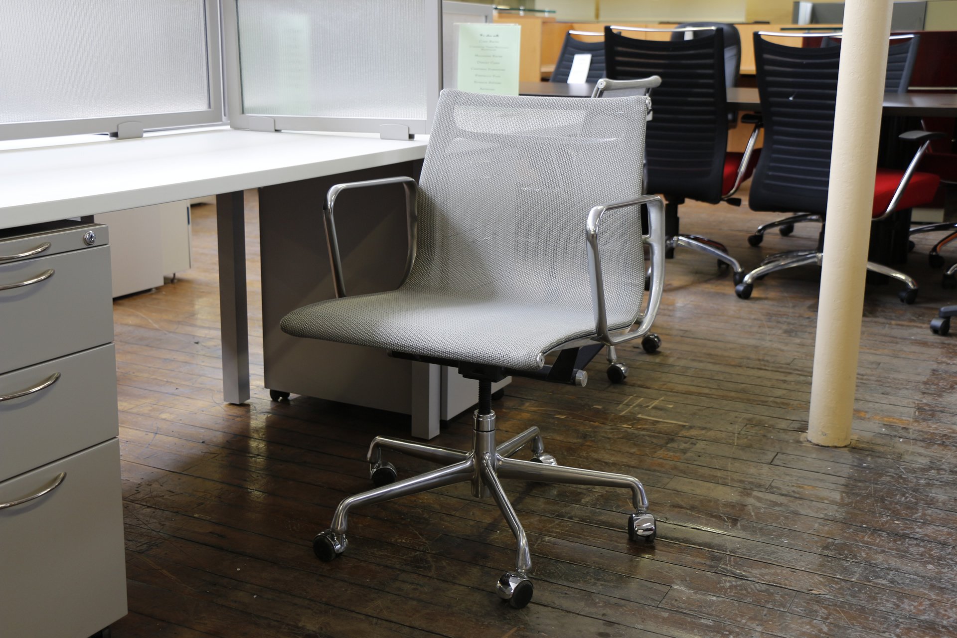 Silver Mesh Eames Aluminum Management Chair by Herman Miller