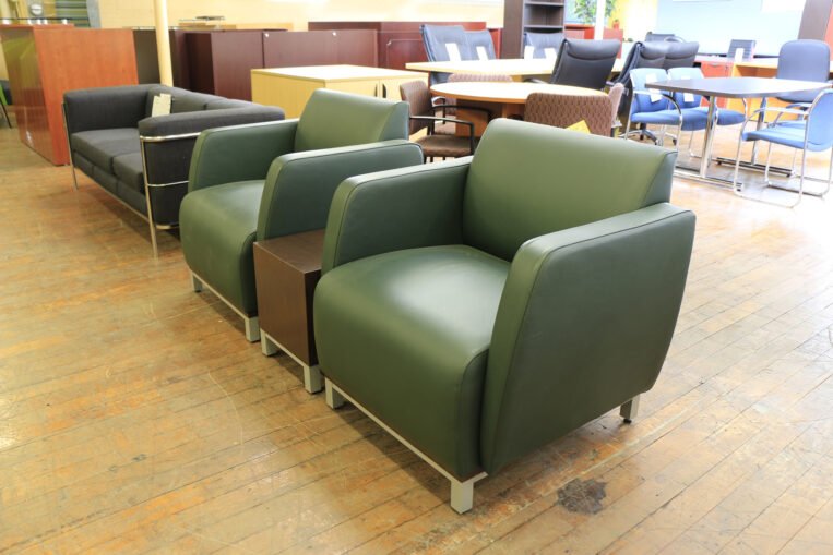 National "Swift" Forrest Green Leather Club Chair Set with Mocha End Table