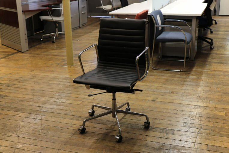 Modterior Black Eames Aluminum Group Style Mid-Back Chairs