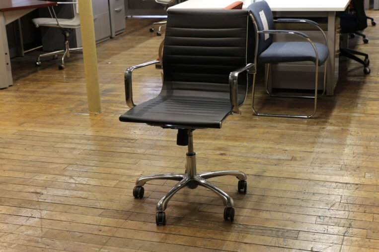 Alternative Imitation Black Eames Aluminum Group Style Mid-Back Chairs