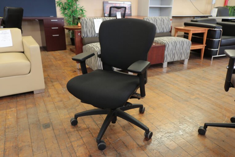 Teknion Savera Synchro-Tilt Task Chair