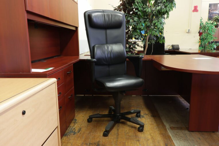 HÅG Signét 8700 Black Leather High-Back Executive Chair