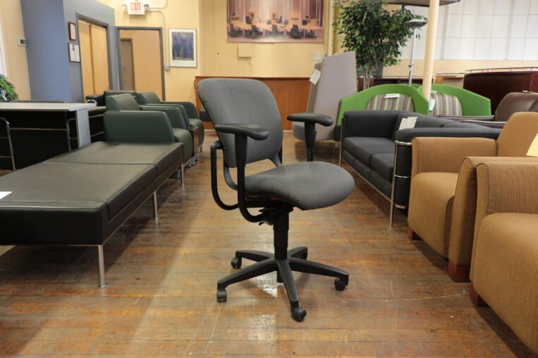 Hon Mobius Delux Task Chairs