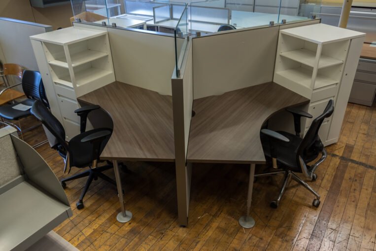 Steelcase Answer 3-Pod Workstations