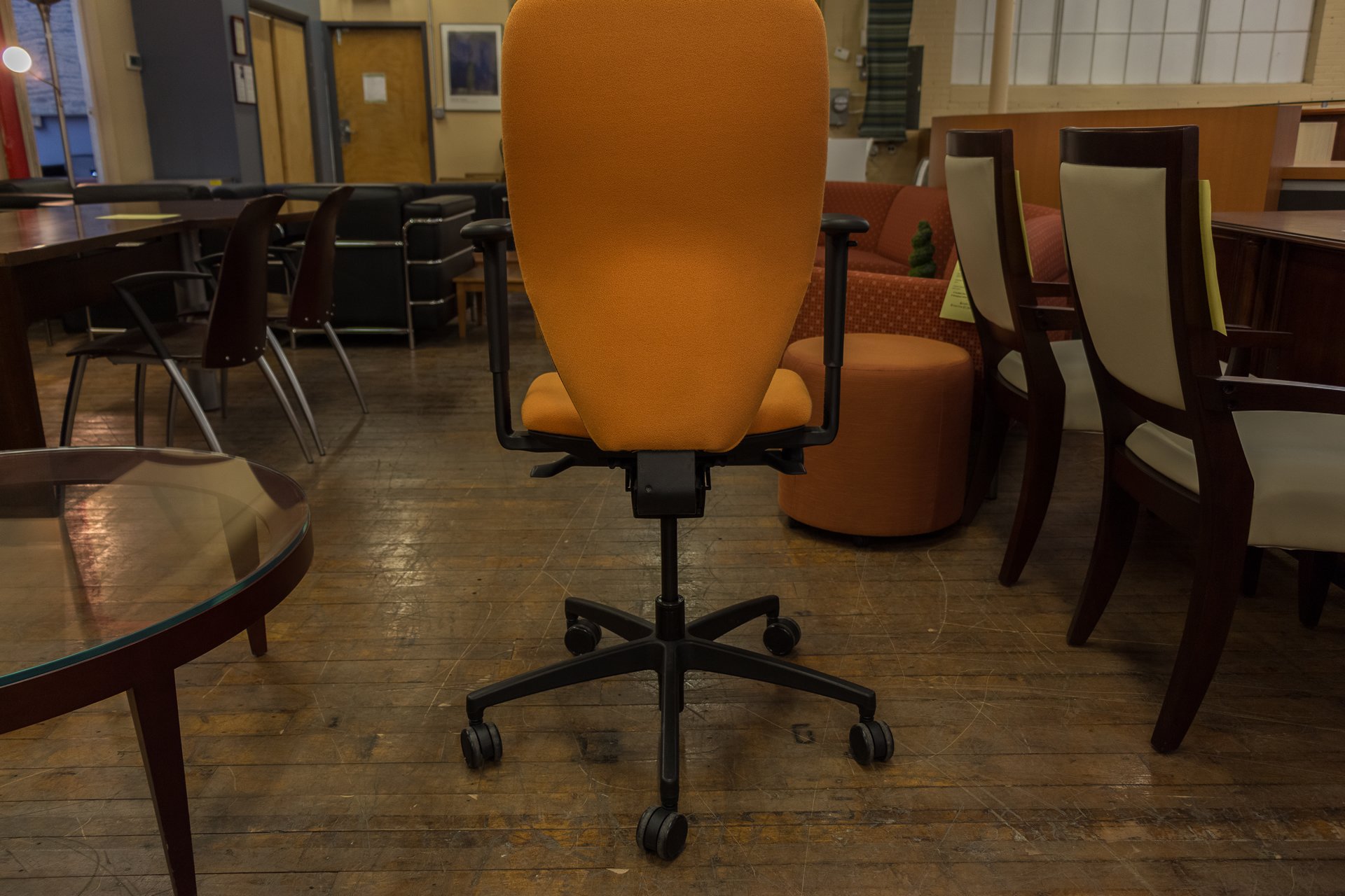peartreeofficefurniture_peartreeofficefurniture_peartreeofficefurniture_boss-design-multi-function-task-chairs-in-red-blue-and-orange-10.jpg