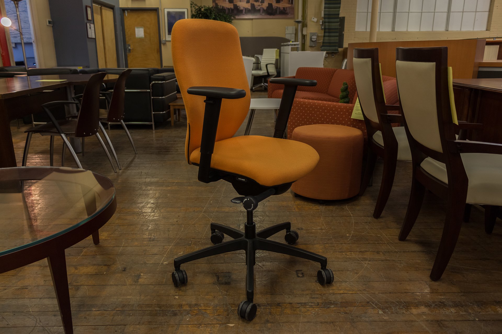 peartreeofficefurniture_peartreeofficefurniture_peartreeofficefurniture_boss-design-multi-function-task-chairs-in-red-blue-and-orange-4.jpg