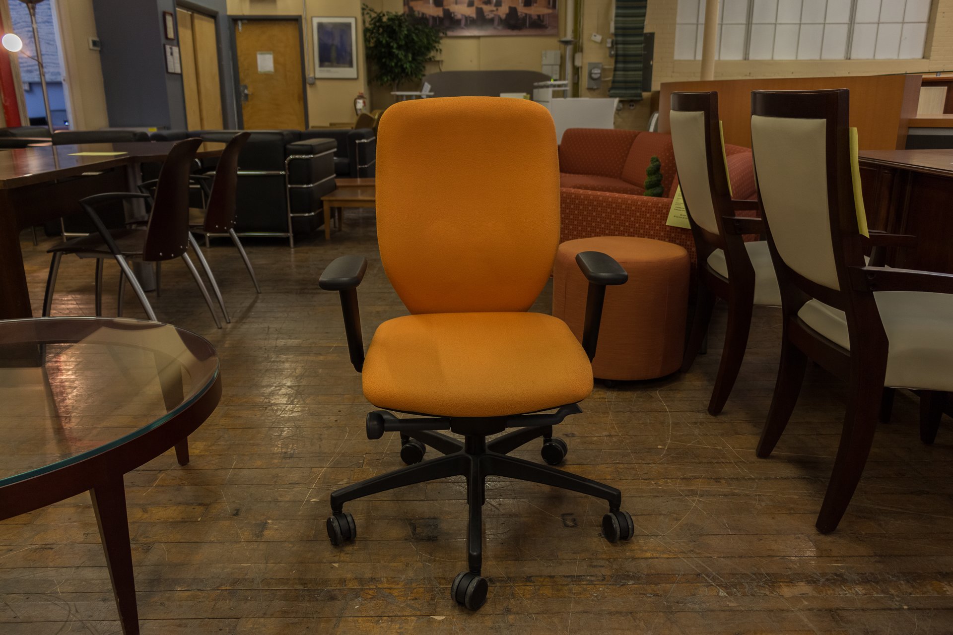 peartreeofficefurniture_peartreeofficefurniture_peartreeofficefurniture_boss-design-multi-function-task-chairs-in-red-blue-and-orange.jpg