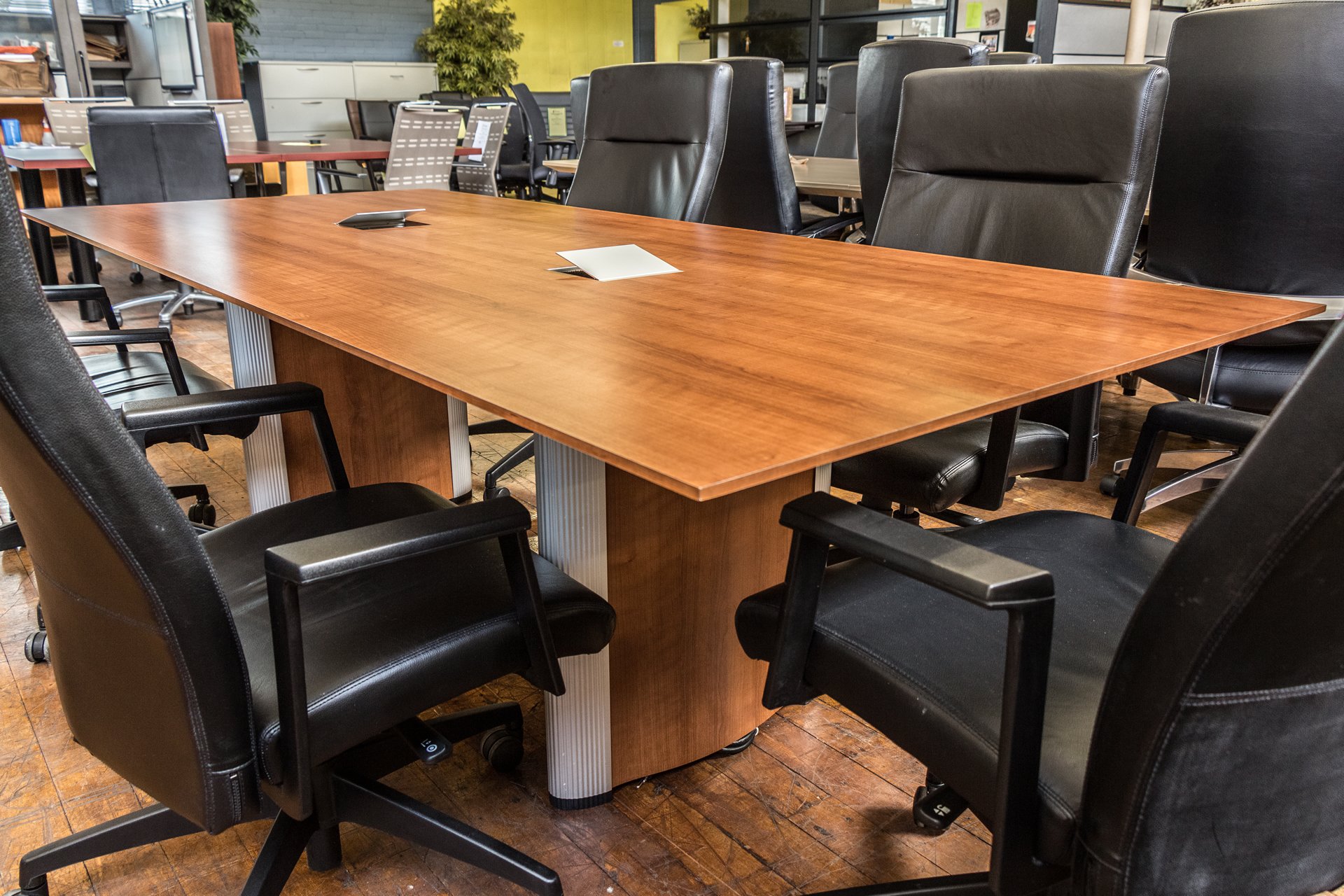 peartreeofficefurniture_peartreeofficefurniture_peartreeofficefurniture_nienkamper-vox-8-x-3-5-cherry-laminate-tapered-edge-conference-table-8.jpg