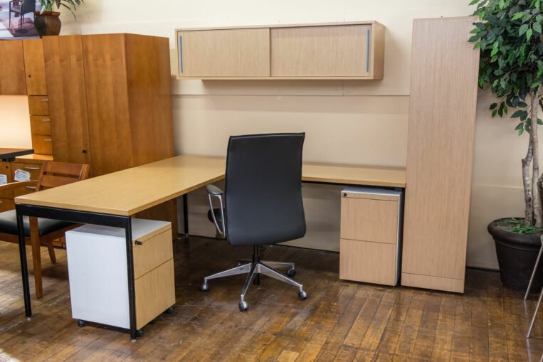 Knoll Antenna Private Office Suites