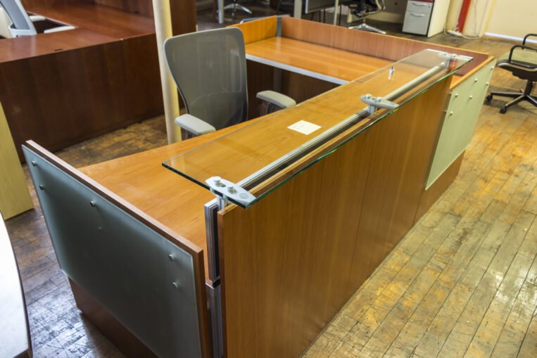 Datesweiser XO Amber Cherry Frosted Glass Reception Desk