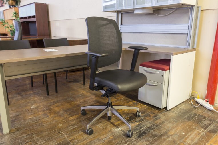Teknion Visio Synchro-Tilt Mesh Back Leather Task Chairs