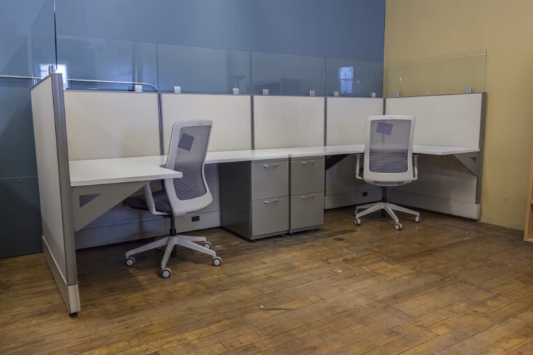 AIS Divi 6' x 4' Paired Cubicles