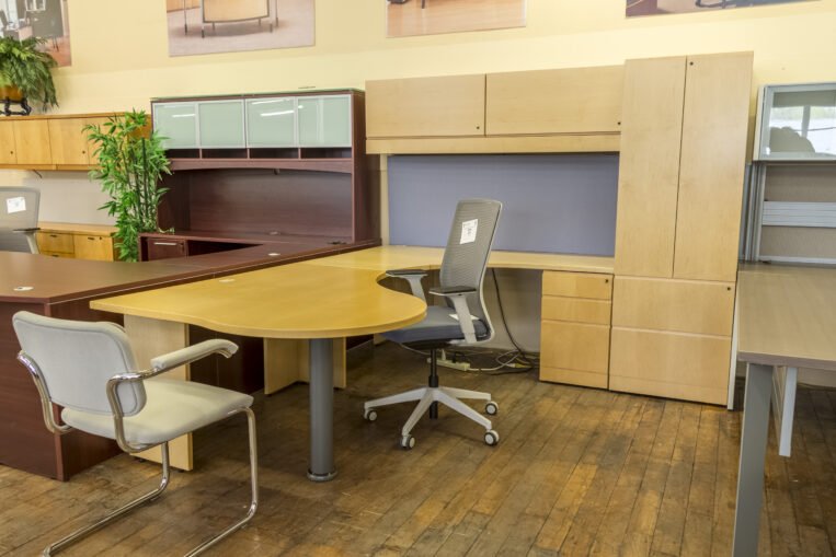 Knoll Reff Maple Private Office Desk Suites