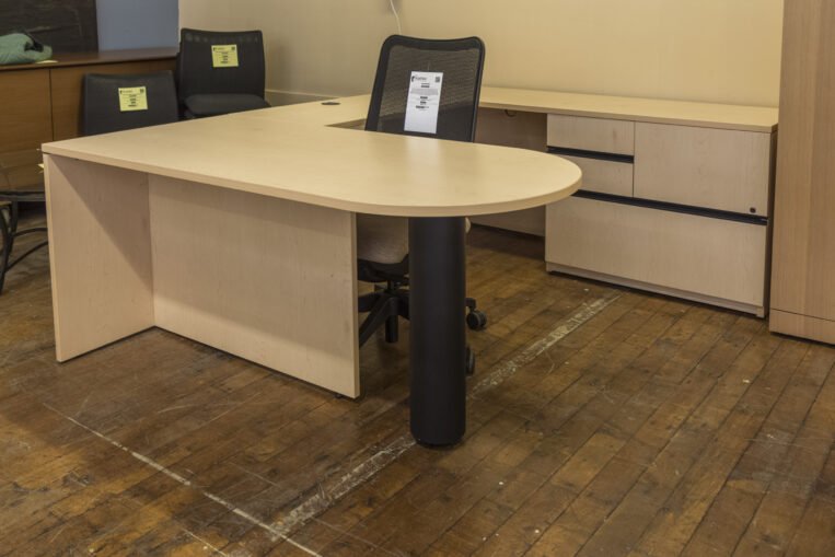 Lacasse Maple Laminate U-Shaped Desks