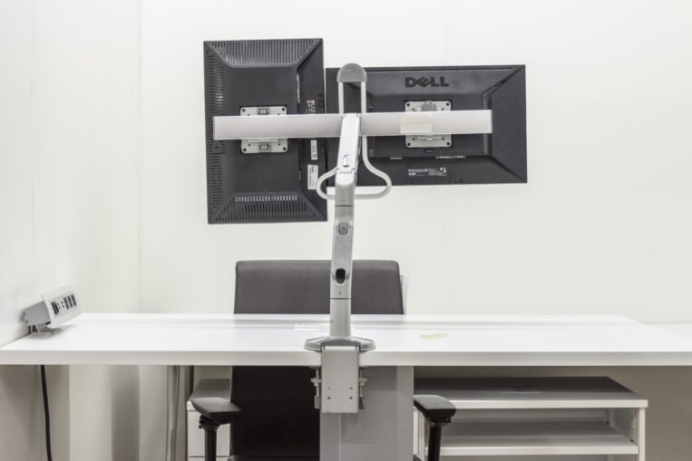 Humanscale M8 Dual Monitor Arms