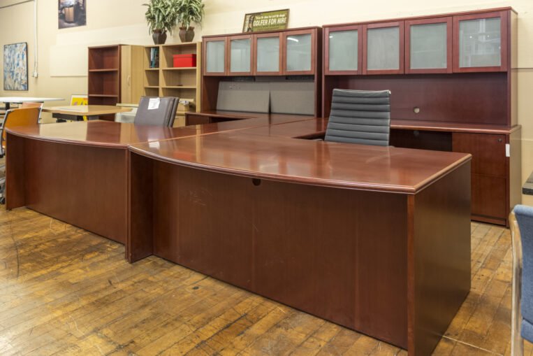 Peartee Baldwin Series Bow-Front U-Shaped Cherry Wooden Desks