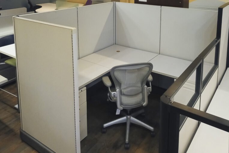 Herman Miller AO2 6′ x 6′ Cubicles