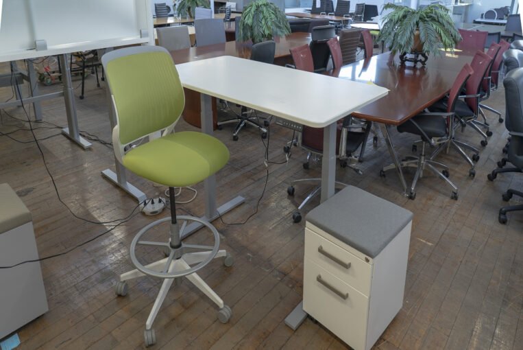 Autonomous SmartDesk 2 Height Adjustable Sit-to-Stand Desks