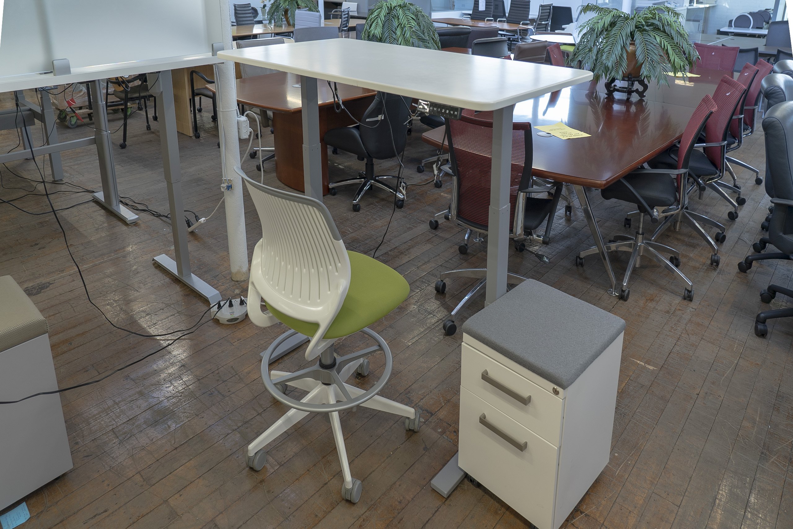 autonomous-smartdesk-2-height-adjustable-sit-to-stand-desks