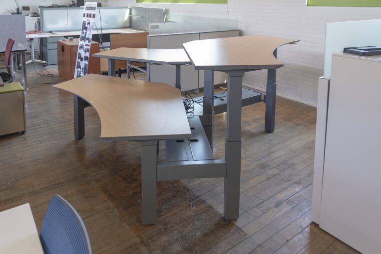 Herman Miller Nevi Link Height Adjustable 3-Pod Workstations