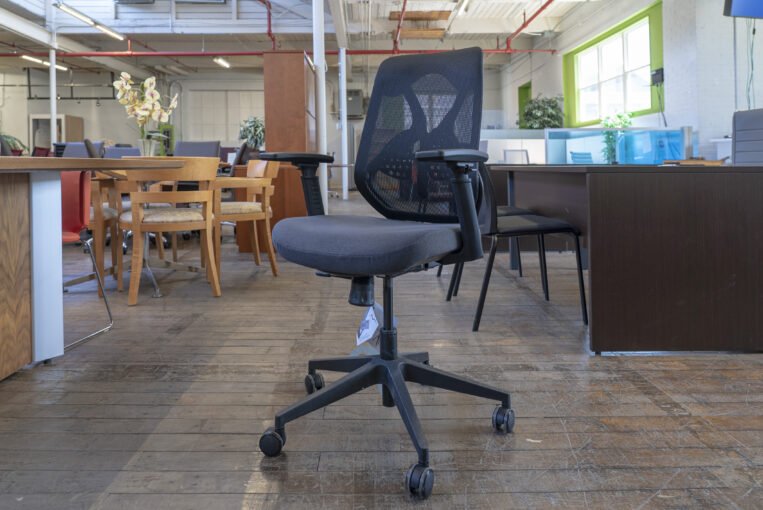 https://peartreeofficefurniture.com/wp-content/uploads/2022/04/wyatt-seating-rosewell-task-chairs-7-763x510.jpg