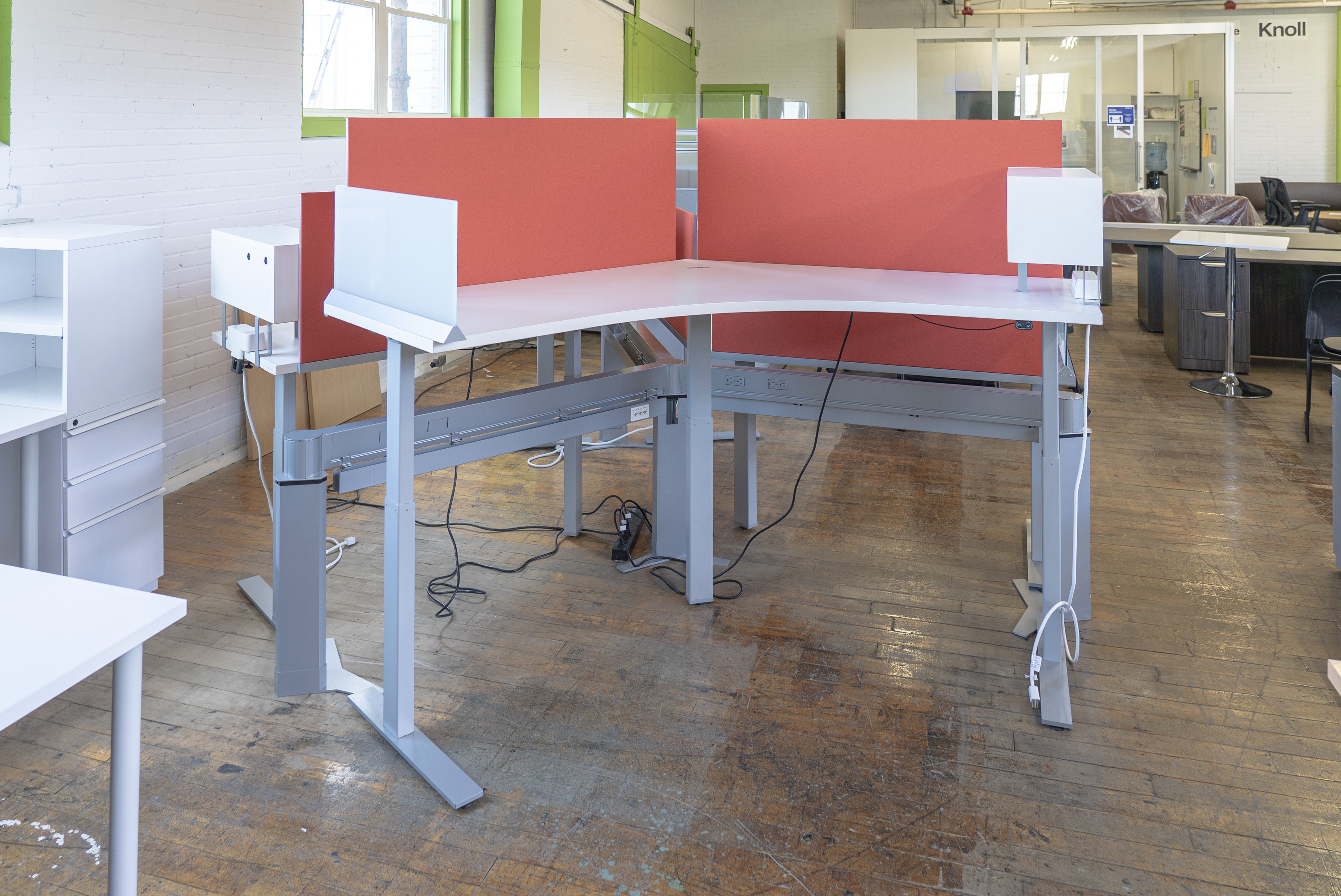 allsteel-further-120°-height-adjustable-3-pod-benching-with-collaborative-hub