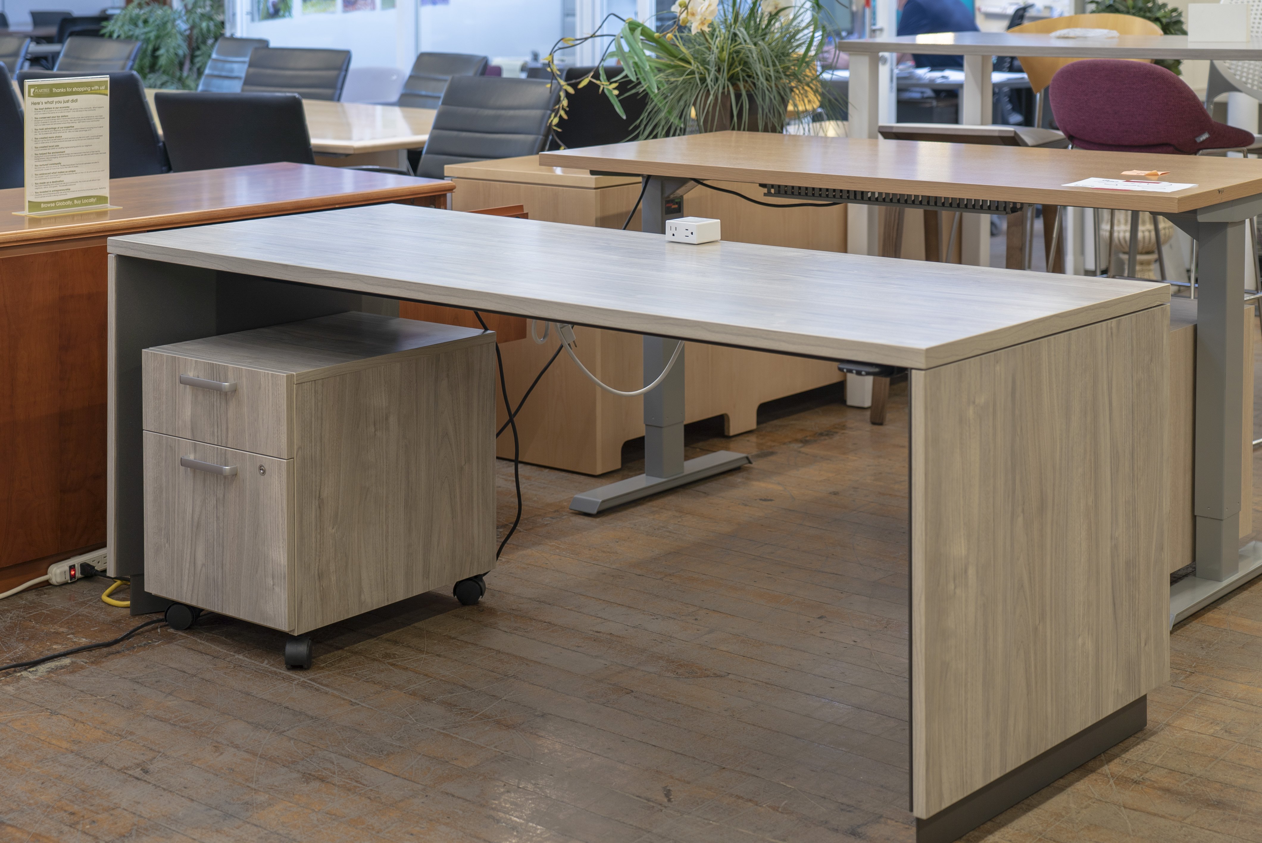 steelcase-slim-leg-height-adjustable-desks