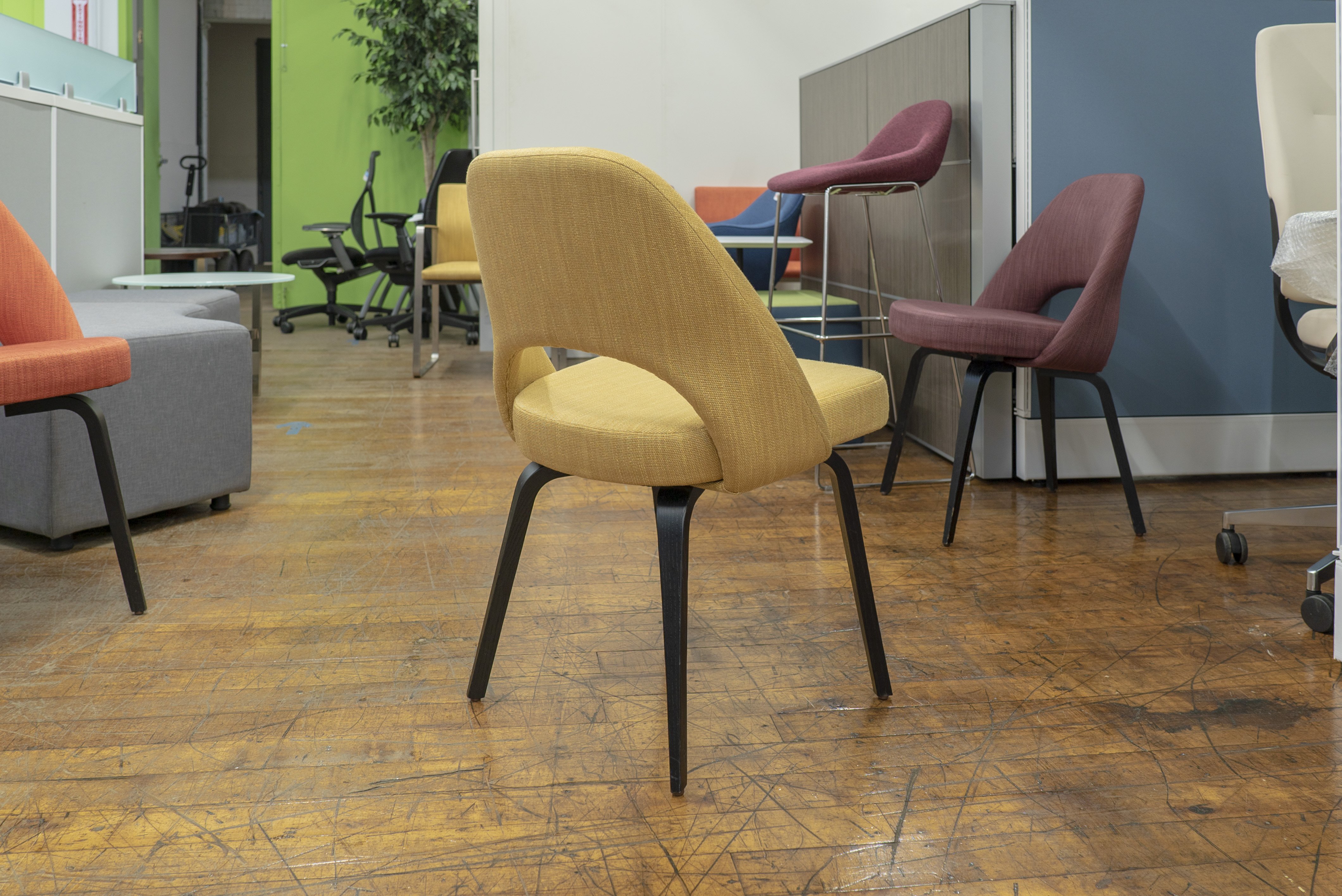 knoll-saarinen-guest-chairs-available-in-3-colors