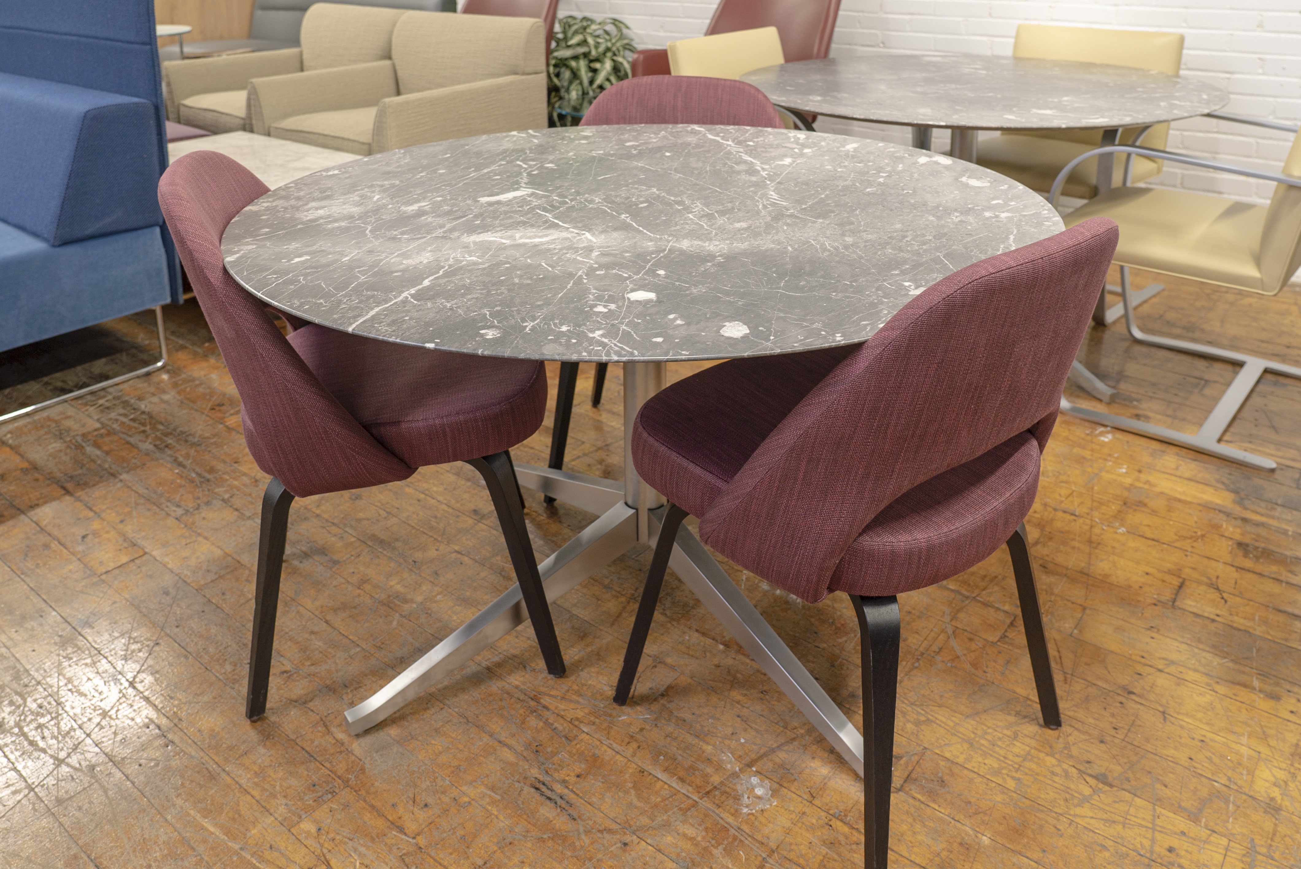 florence-knoll™-48-marble-round-tables