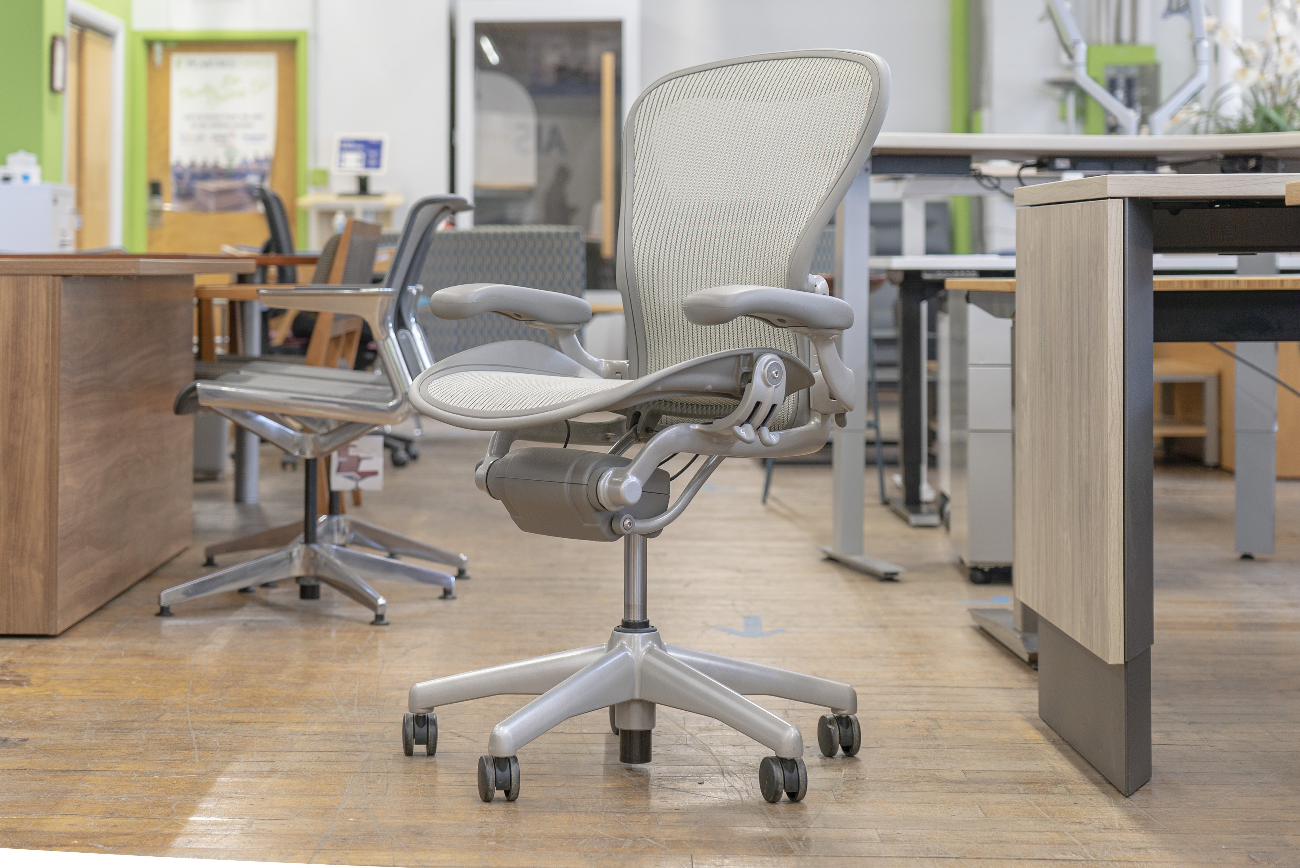 hud rygte høst Herman Miller Aeron Chairs in Platinum Size B • Peartree Office Furniture