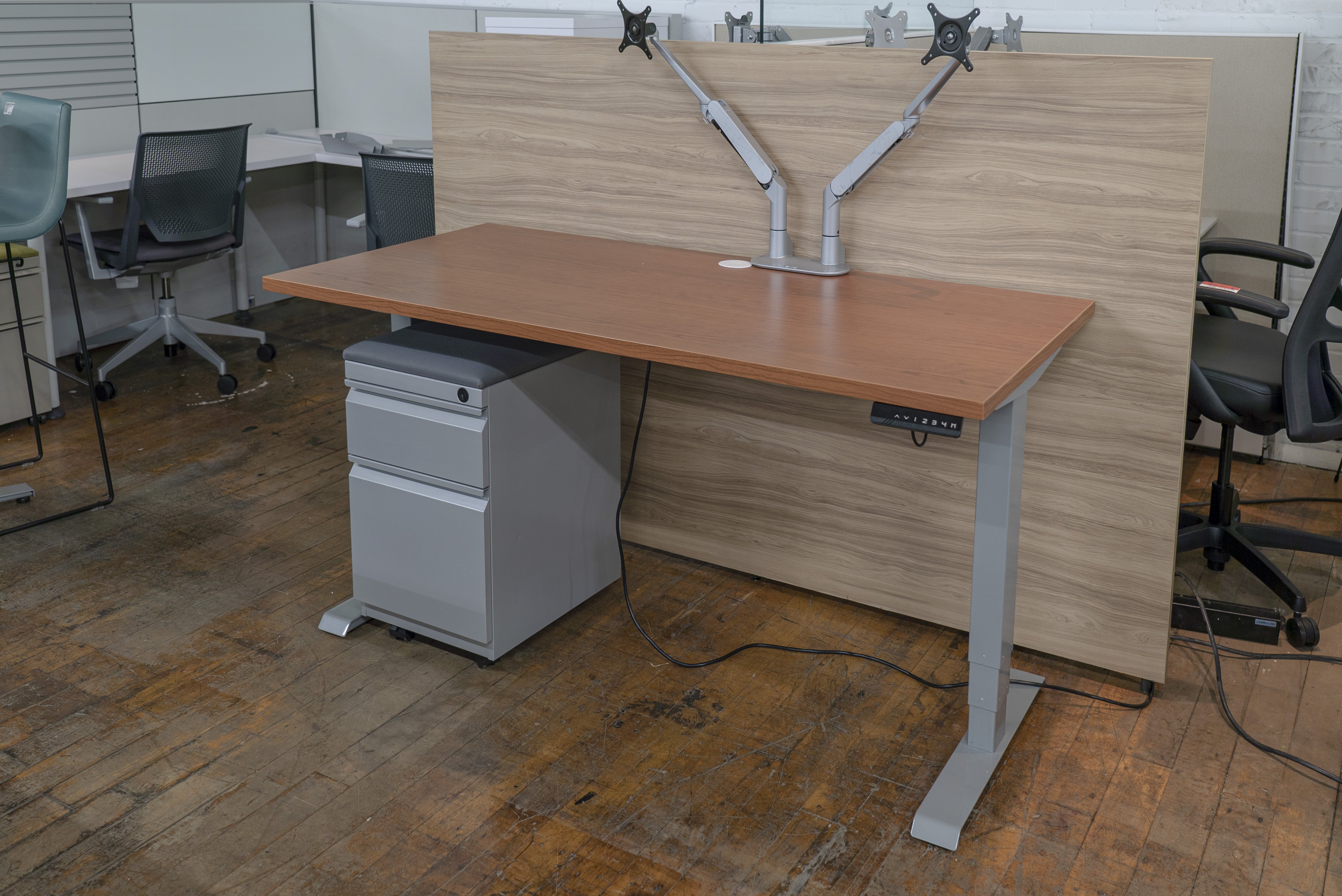 hat-contract-height-adjustable-desk