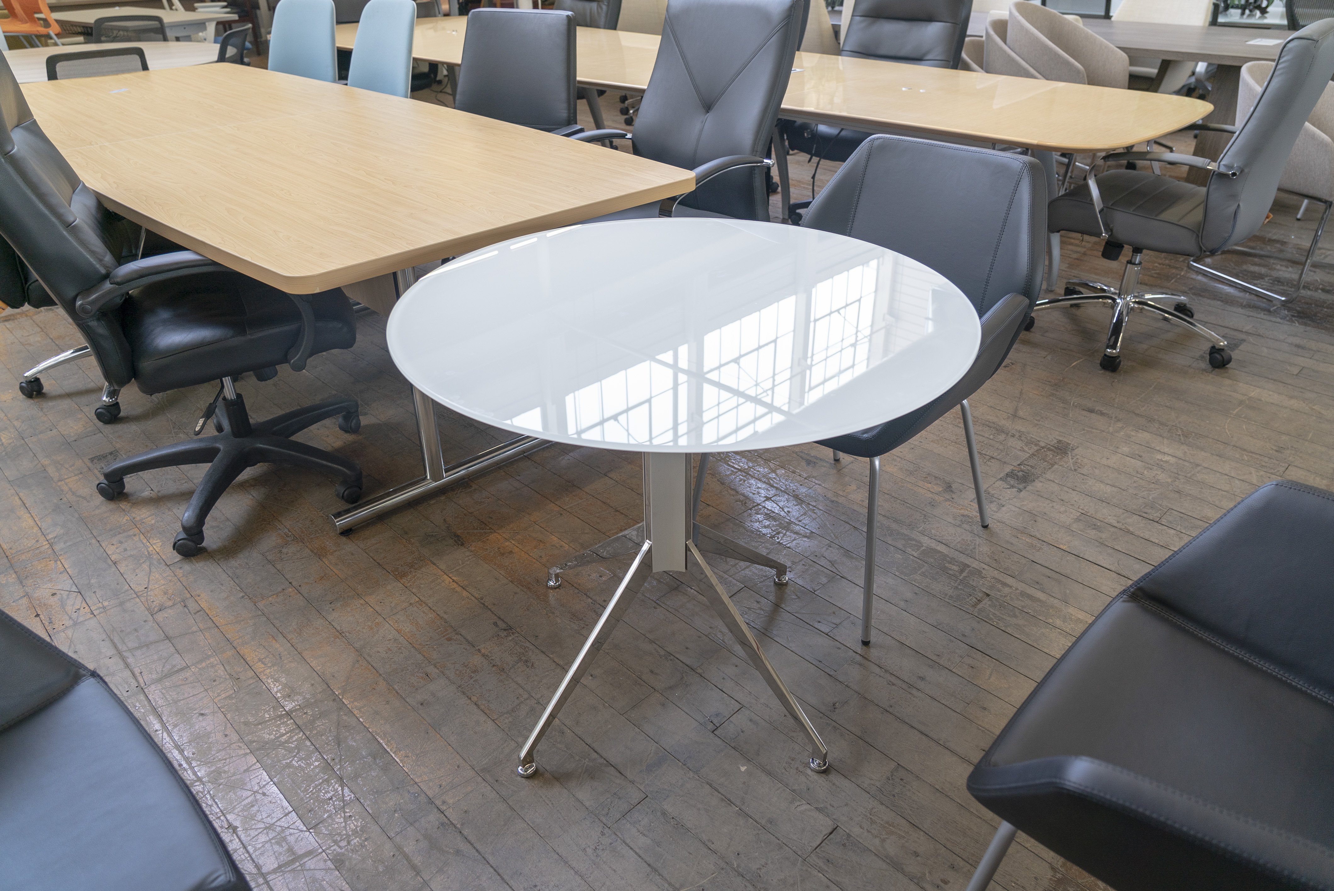 nucraft-merino-36-glass-top-meeting-tables