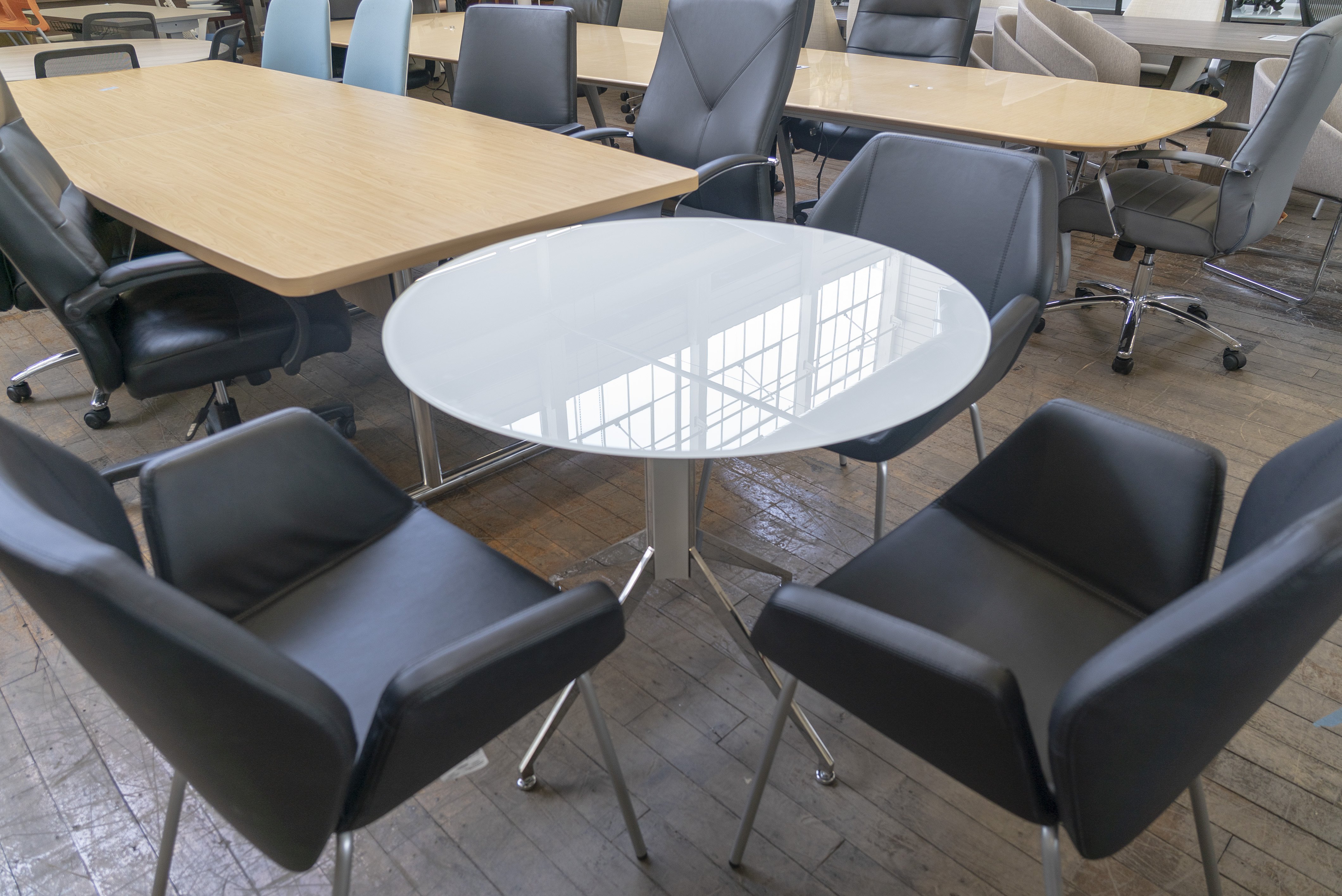 nucraft-merino-36-glass-top-meeting-tables