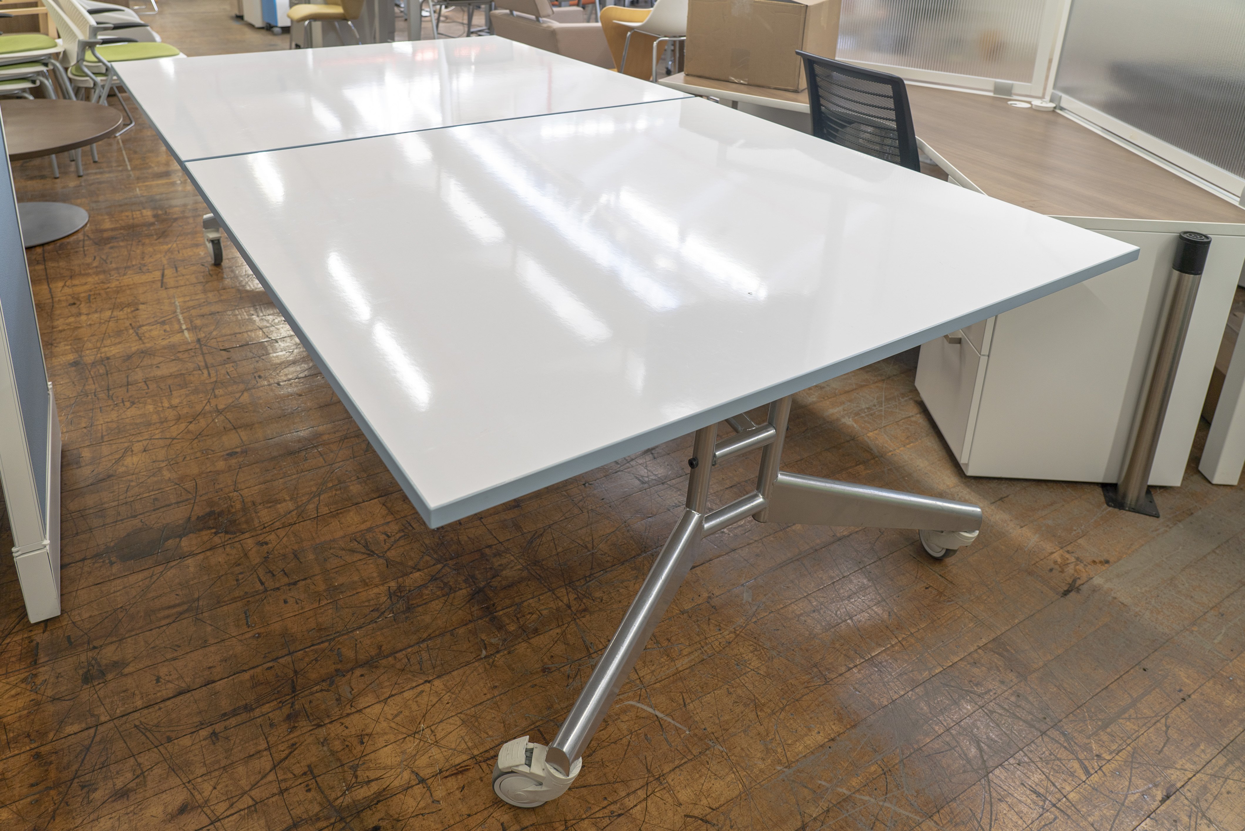 scale-11-nomad-folding-conference-table-with-mobile-whiteboard