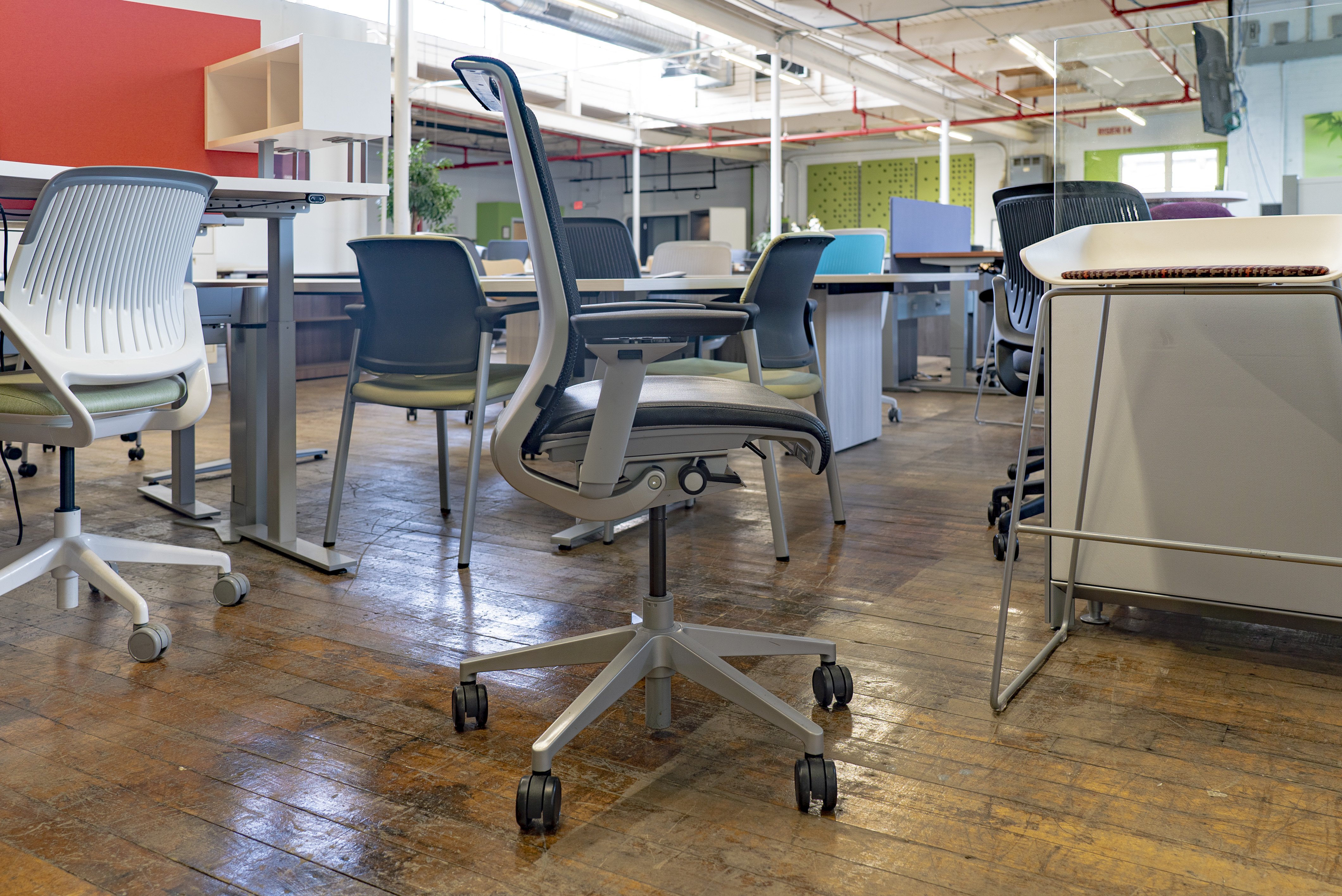 steelcase-think-v1-mesh-back-leather-task-chairs