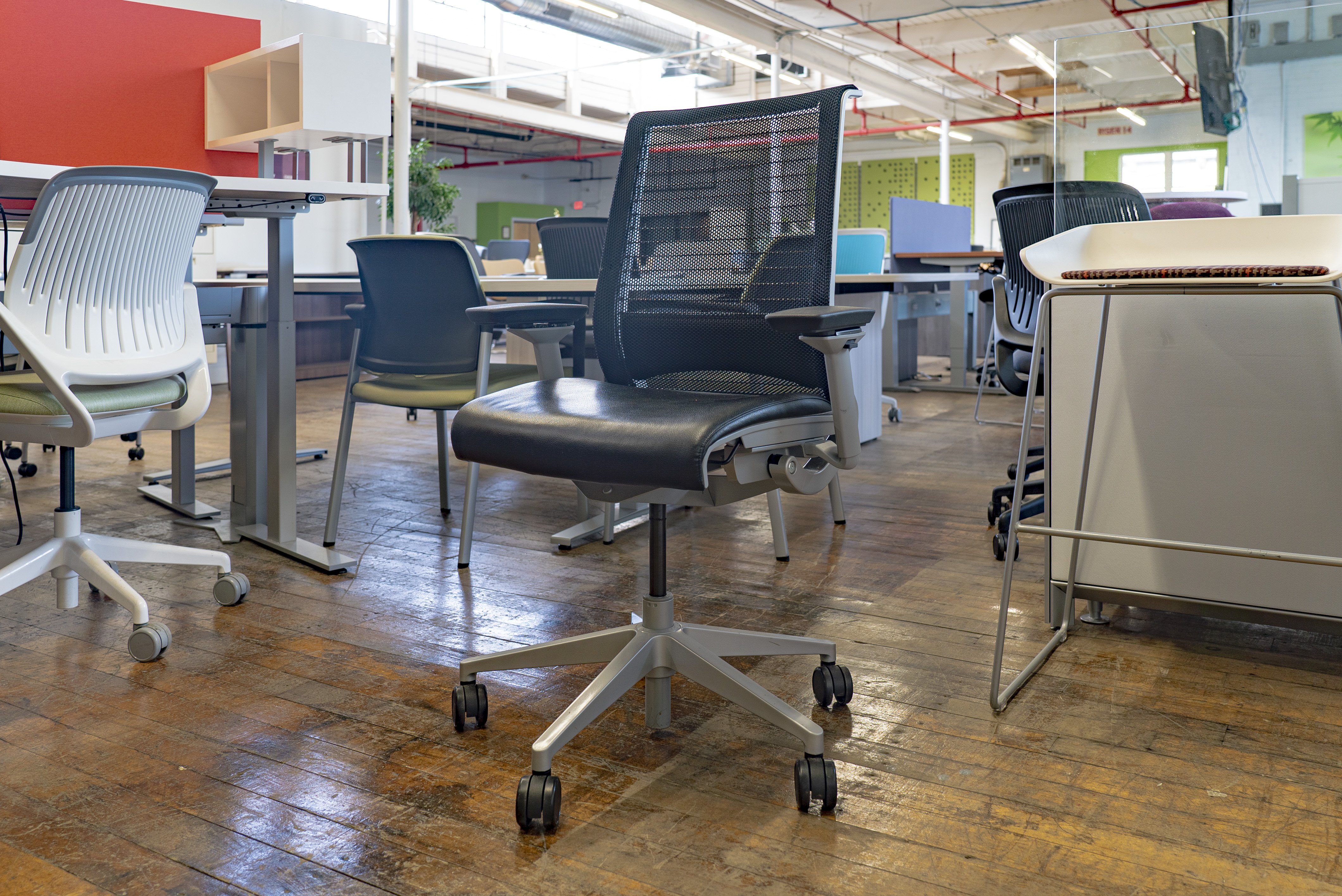 steelcase-think-v1-mesh-back-leather-task-chairs