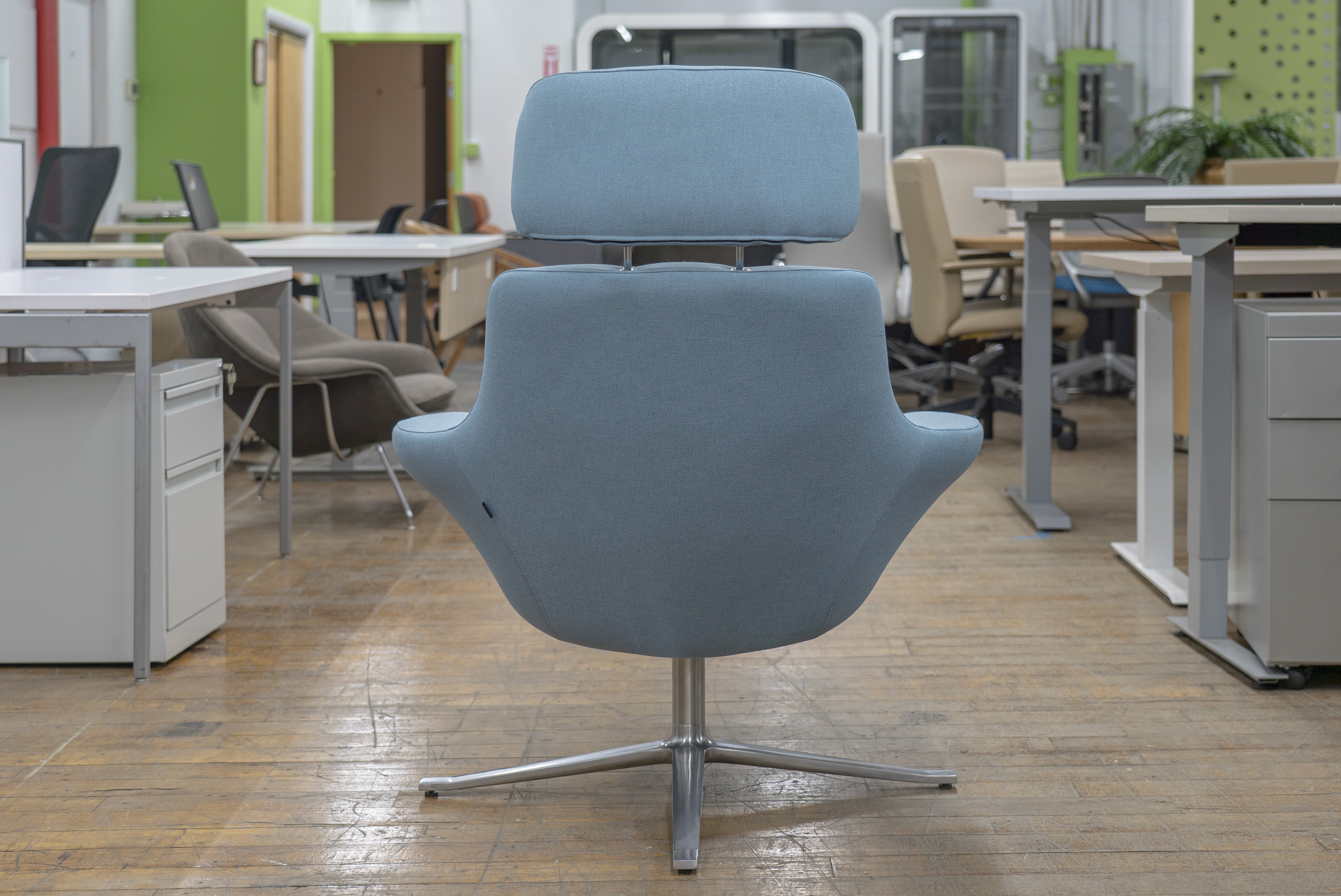 coalesse-bob-lounge-swivel-chairs-with-headrest