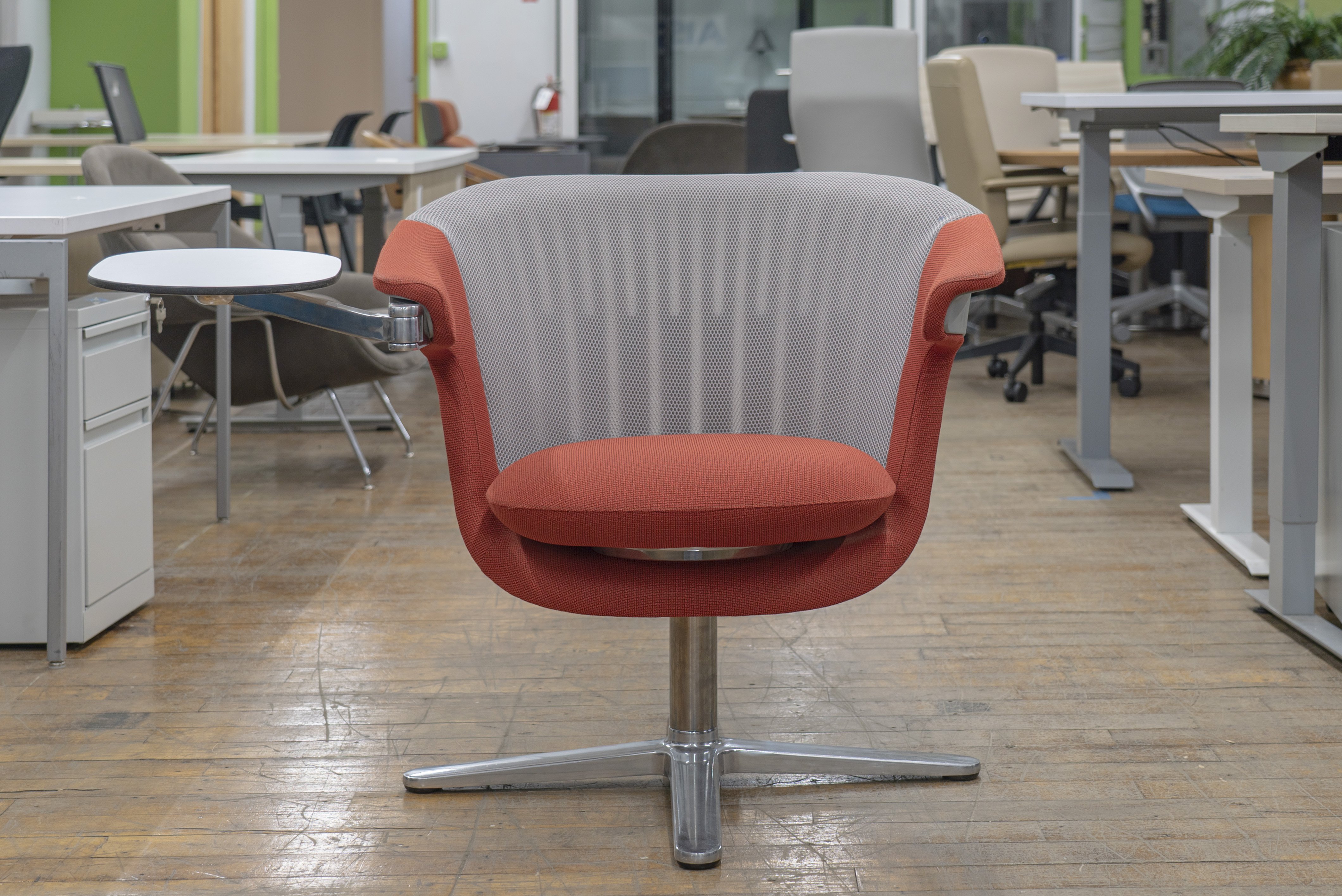 steelcase-i2i-swivel-lounge-chairs-with-tablet-copy