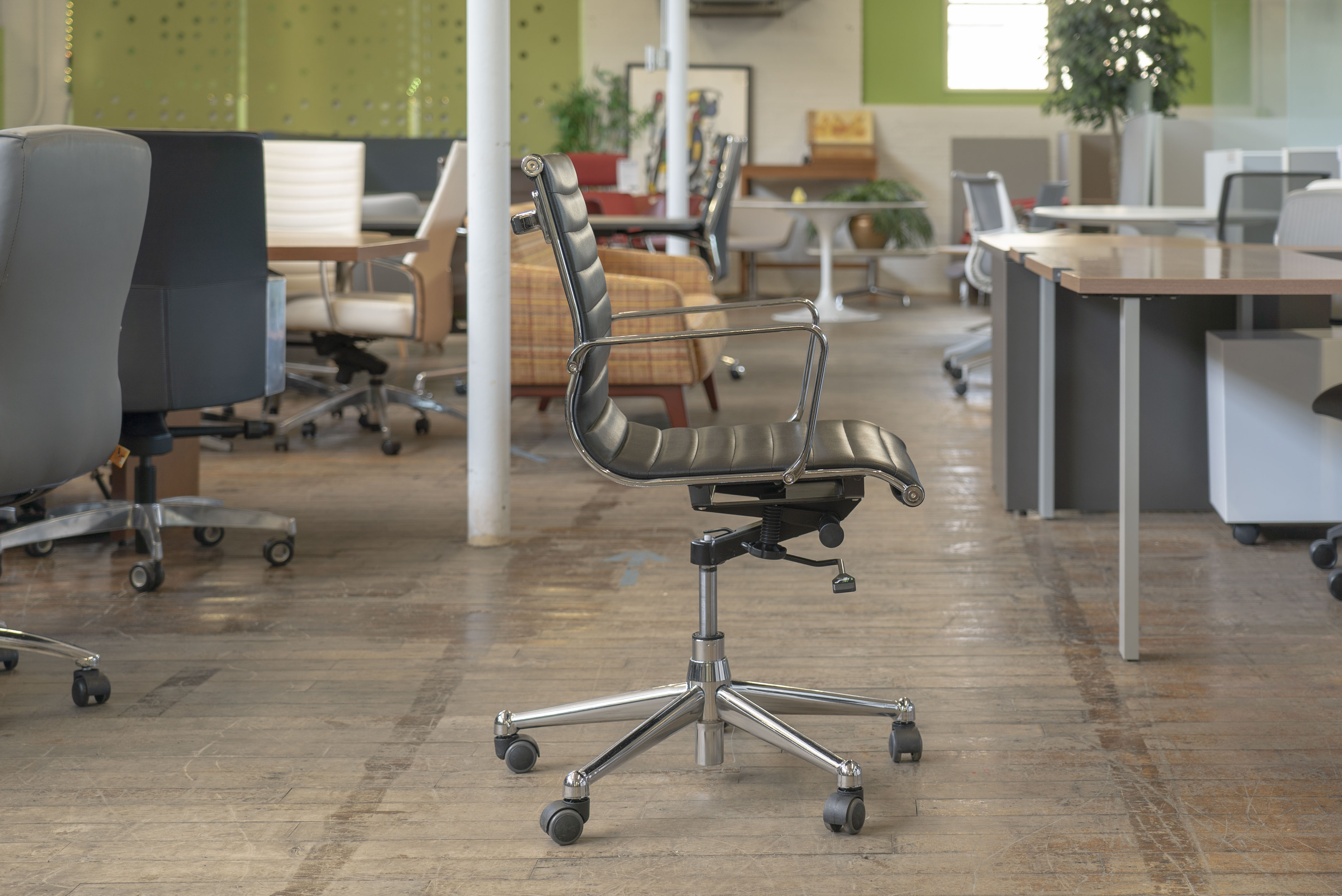 eames-style-segmented-low-back-conference-chairs-4