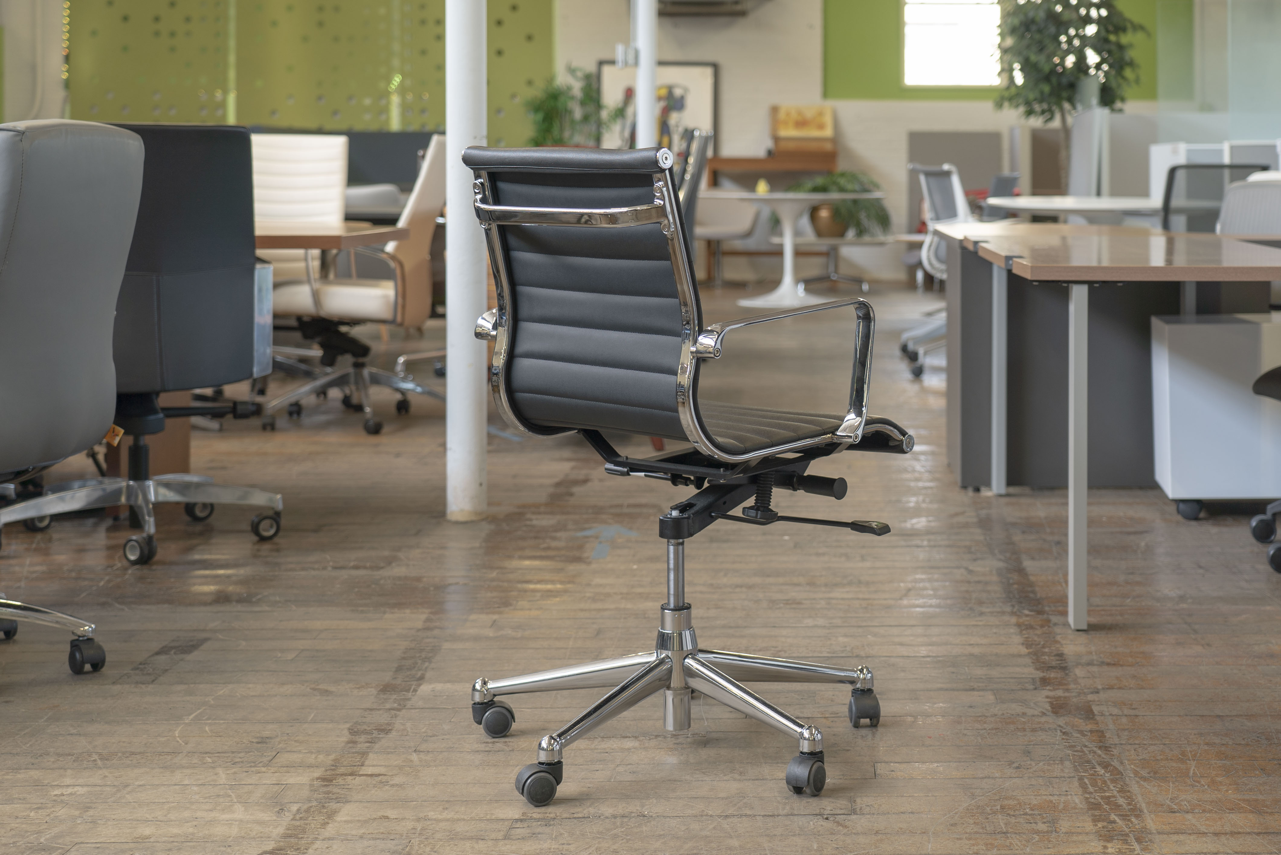 eames-style-segmented-low-back-conference-chairs-5